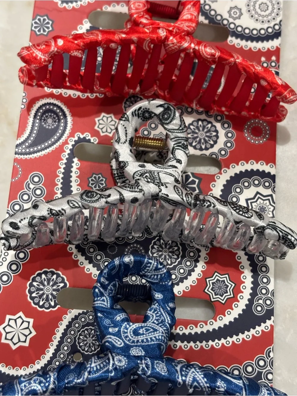 NWT Social Strand Set of 3 satiny Bandana-Print Hair Claw Clips